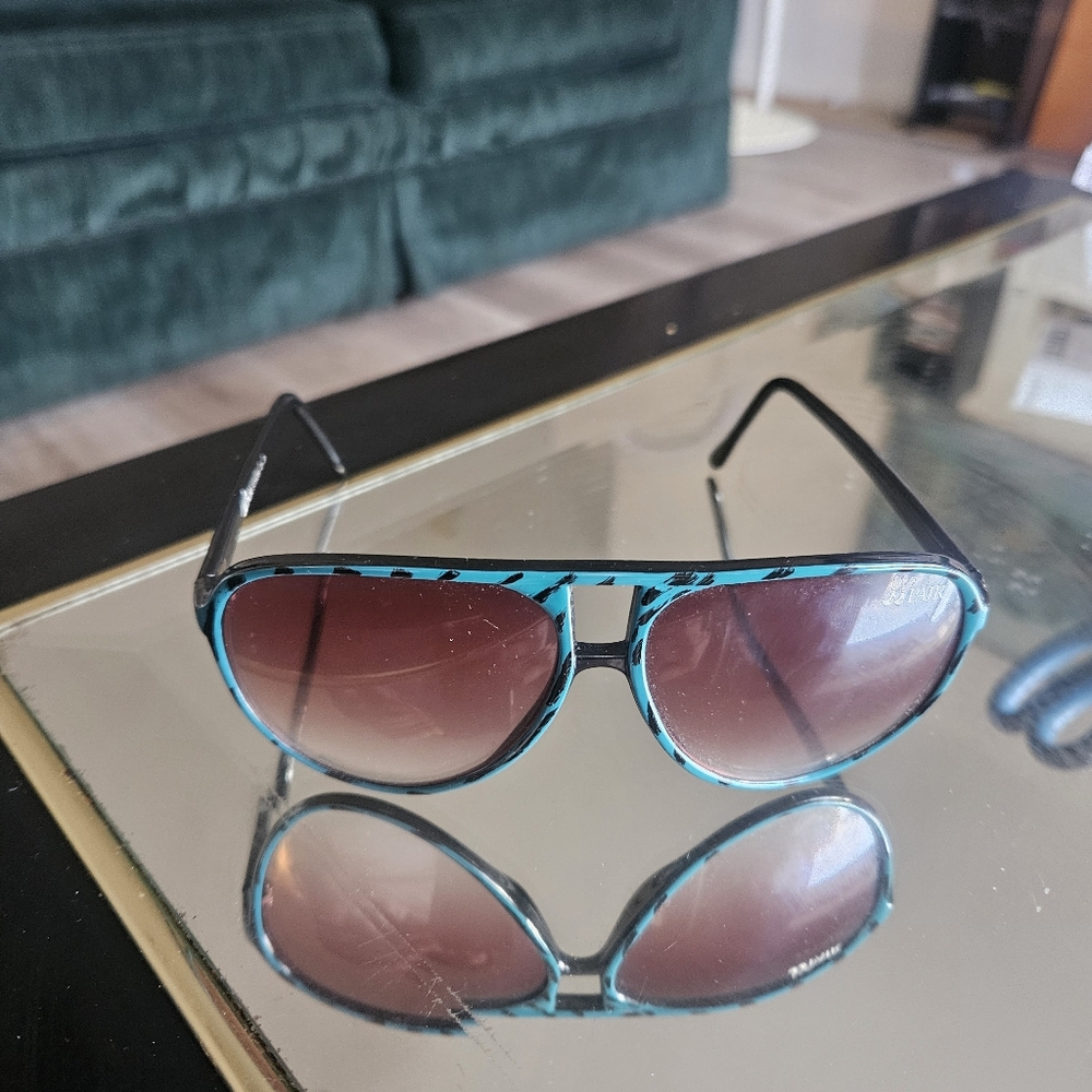 PAIR Tortoiseshell Sunglasses – Pink Gradient LensesStylish PAIR® sunglasses